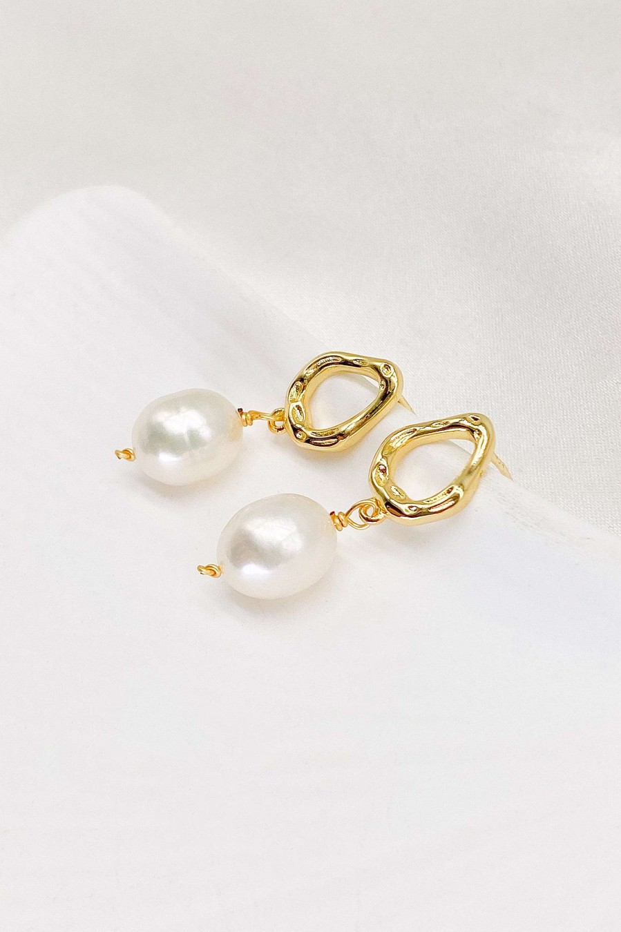 Smykker Og Tilbehor Skye Guld | Zephyrine 18K Fyldt Hoop Pearl Drop Oreringe Guld