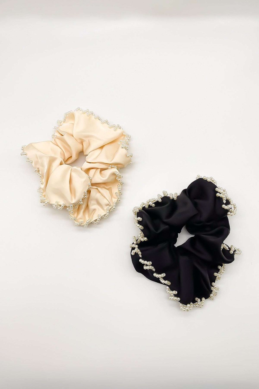 Smykker Og Tilbehor Skye Har Tilbehor | Mabel Pearl Satin Scrunchie