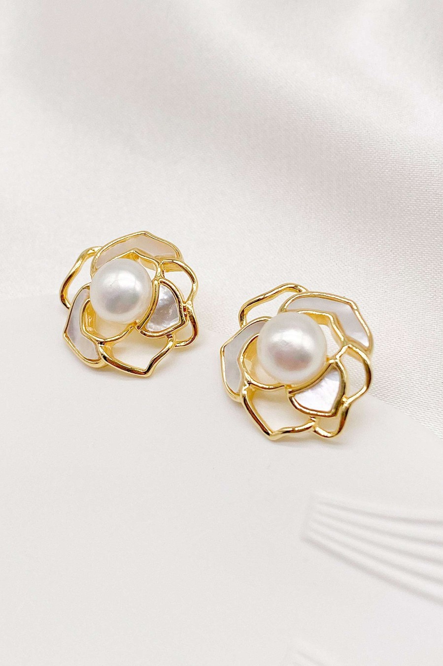 Smykker Og Tilbehor Skye Guld | Florence Mother Of Pearl Rose Oreringe