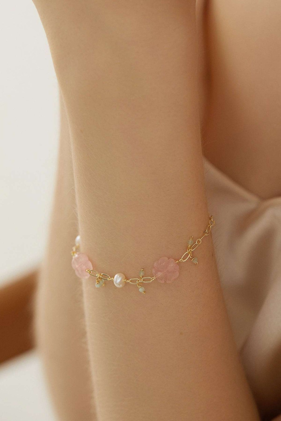 Smykker Og Tilbehor Skye Armband | Daphne Cherry Blossom Rose Quartz Pearl Armband Guld