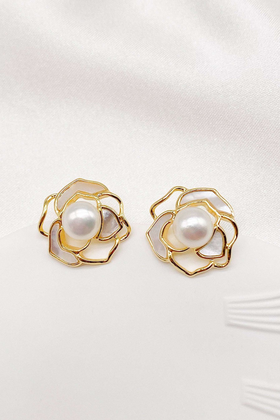 Smykker Og Tilbehor Skye Guld | Florence Mother Of Pearl Rose Oreringe