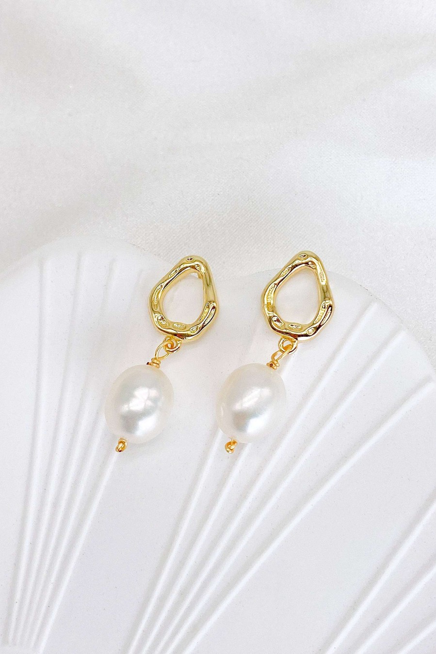 Smykker Og Tilbehor Skye Guld | Zephyrine 18K Fyldt Hoop Pearl Drop Oreringe Guld